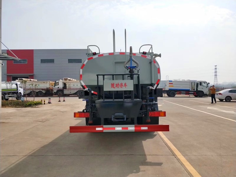 �塢��(gu��)���|�L(f��ng)�������p��20����ˮ܇��·ϵ�y(t��ng)�� �ɹܵ�����λ��ͨ���y��ֱͨ���y���^(gu��)�V�W(w��ng)����ˮ�ڣ�ǰ�_�󞢡���(c��)������λ��(c��)����������ƽ�_(t��i)�����G����ˮ���ڣ��M�ɡ� 